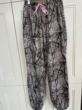 ROMWE Gray & Black Jogger Pants with Pink Brand Tag